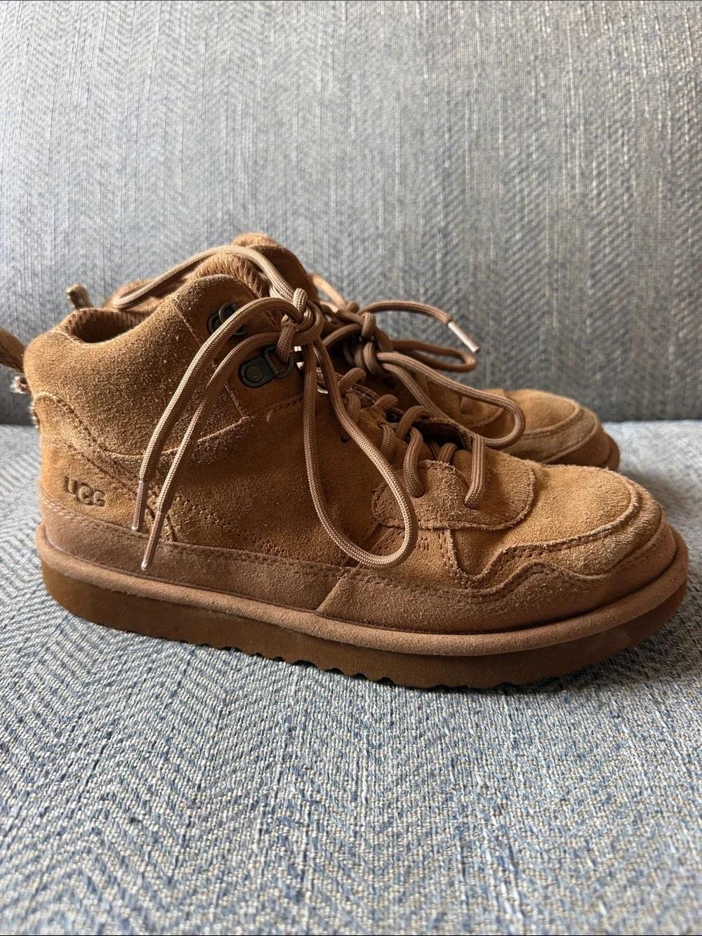 UGG Unisex-Child K Highland Hi Heritage Sneaker Size: 5